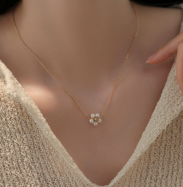 Handmade Daisy Pearl Flower Necklace