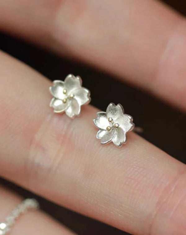 Sterling Silver Daisy Flower Stud Earrings