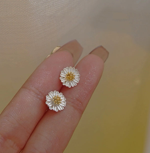 Sterling Silver Daisy Flower Earrings